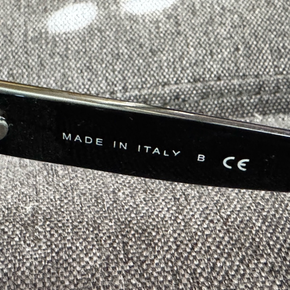 💋SOLD💋 CHANEL Black Oversized Sunglasses with Gold Accents - Picture 4 of 9